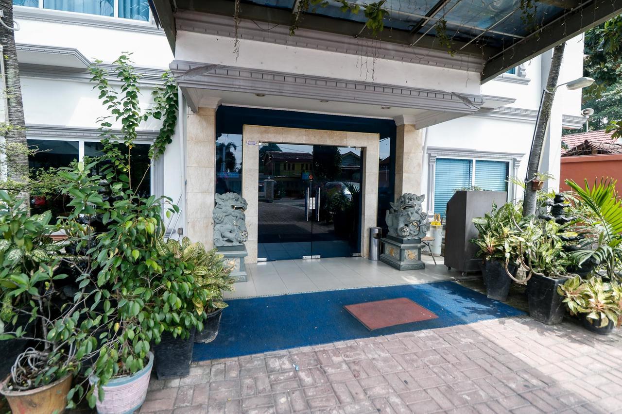 Reddoorz Plus @ Jalan Dr Sutomo プカンバル エクステリア 写真