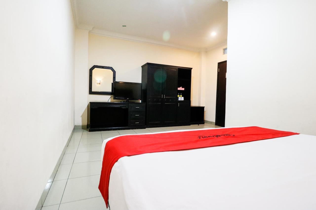 Reddoorz Plus @ Jalan Dr Sutomo プカンバル エクステリア 写真